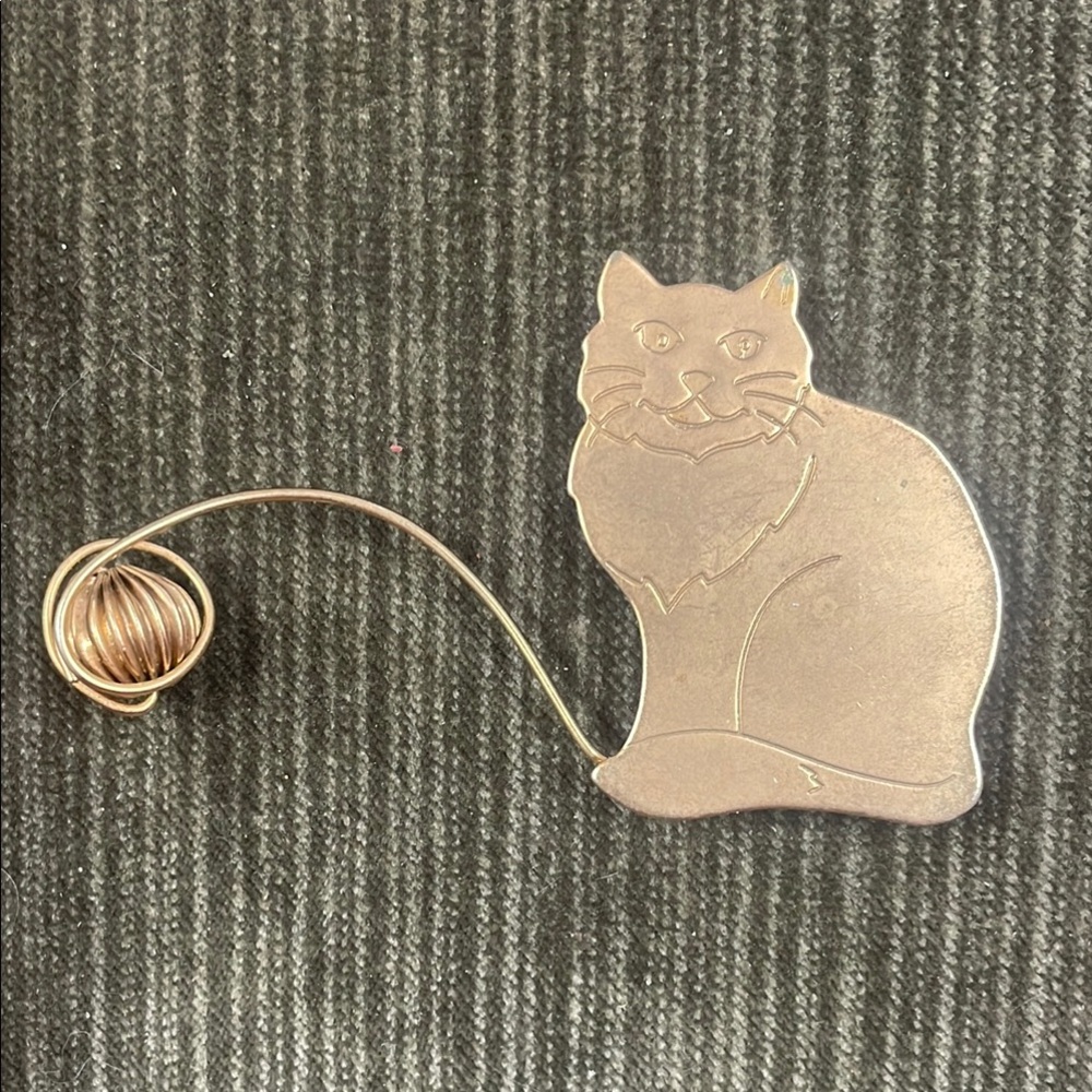 Charming Copper Cat Kitten with Yarn Brooch Vintage 1980s